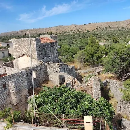 Medieval Castle Mani * Archia